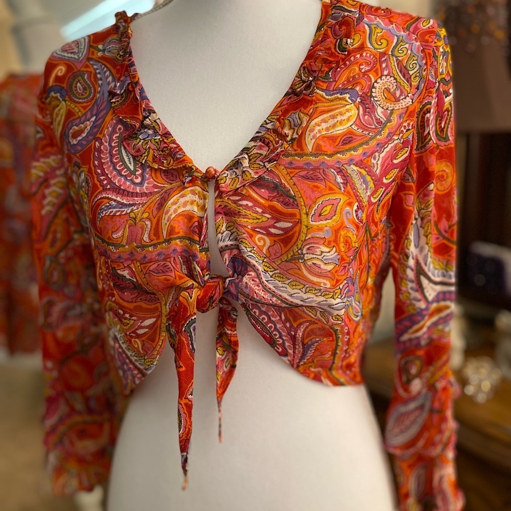 Papillon Blanc Orange Red Paisley Crop Blouse